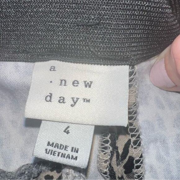 A New Day Animal Print Size Zip Ankle Pants, Size 4 - Picture 5 of 7